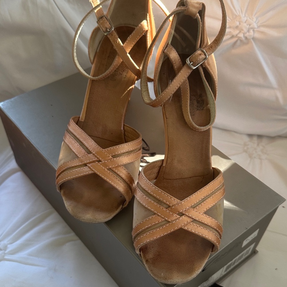 Chic Tan Strappy Women's Heels
